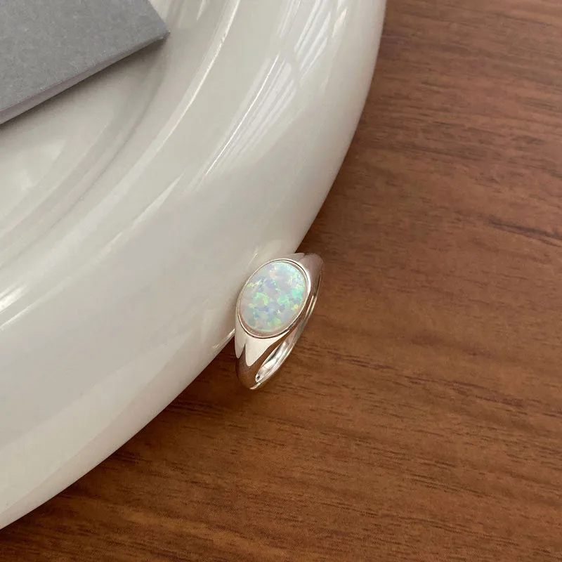 Advanced sense of European Light Stone Ring Female Light Luxury Design Express Lava Water Finger Finger Ring Hundred
