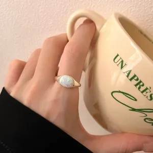 Advanced sense of European Light Stone Ring Female Light Luxury Design Express Lava Water Finger Finger Ring Hundred