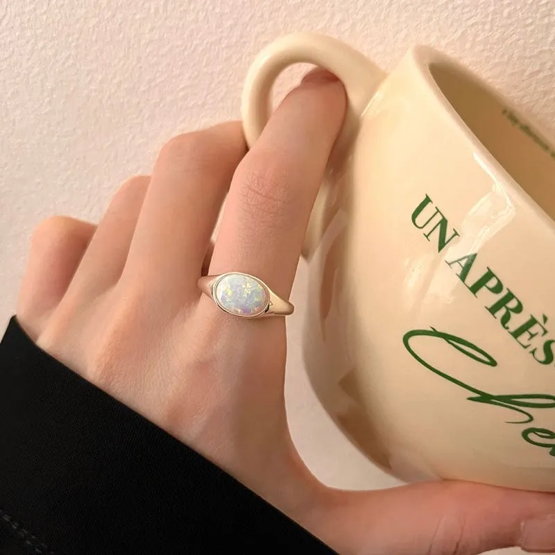 Advanced sense of European Light Stone Ring Female Light Luxury Design Express Lava Water Finger Finger Ring Hundred