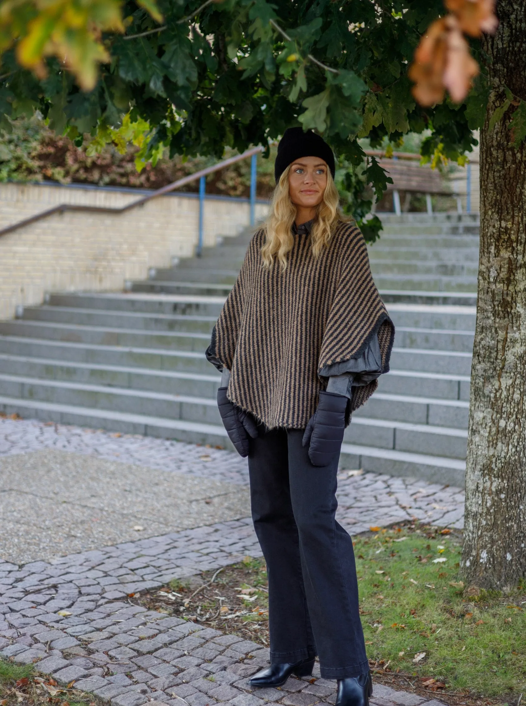 BCPELLA stripe poncho - Latte/ Dk. Grey