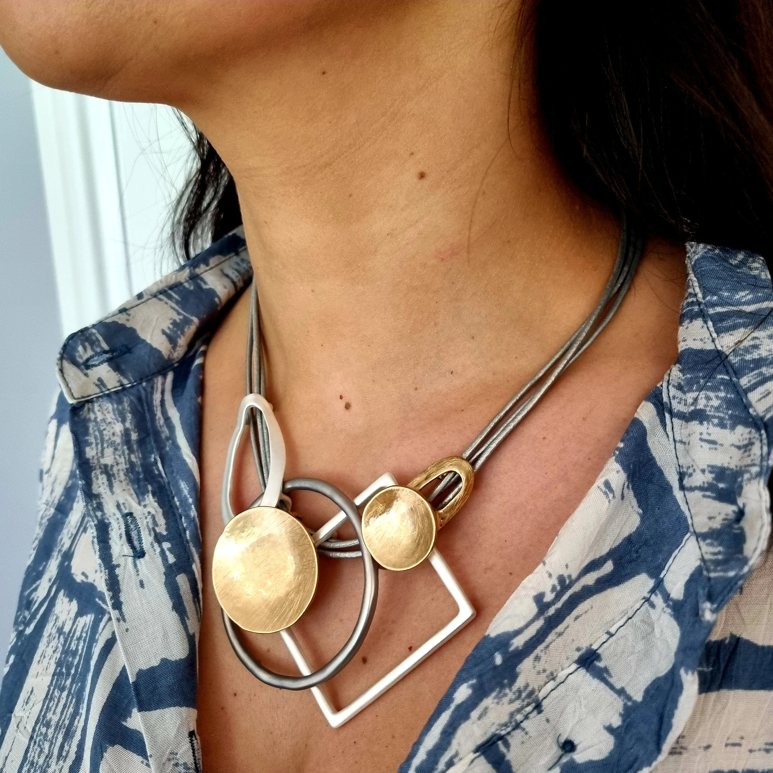 Dante Gold circle and square necklace