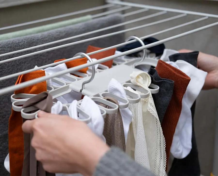 Petal™ 32-piece Quick-grip Ecru Drying Hanger
